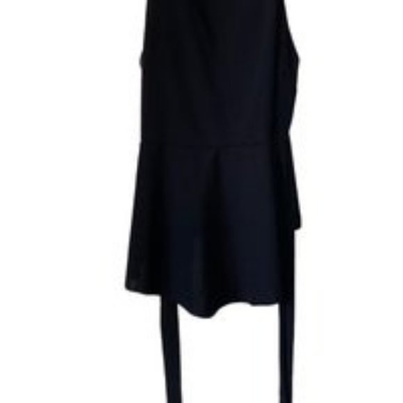 Boohoo Plus Crepe Tie Front Asymmetric Top - Picture 3 of 7